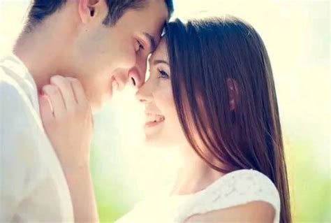 接吻时，男人为什么总爱“伸出”舌头？其中竟然大有讲究！