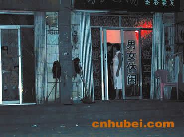 武汉“飓风行动”全面扫黄 街头一片关门声(图)