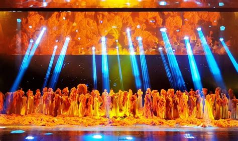 中国文艺网-中国文联组织艺术家看舞蹈诗剧《金面王朝》