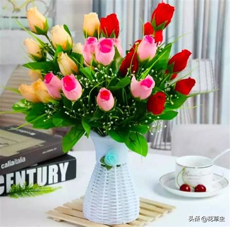 一百朵粉红玫瑰白色背景上的一束鲜花很棒的礼物高清图片下载-正版图片503126898-摄图网
