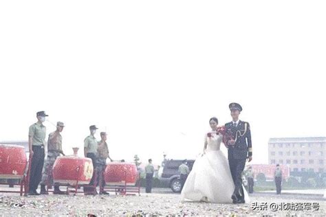 新娘入场仪式(军营集体婚礼，草原上见证爱情！) - 【爱喜匠】