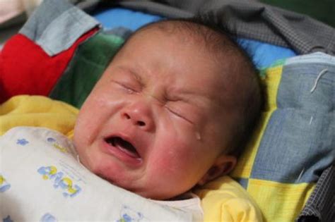 婴儿总哭闹是什么原因（宝宝大哭是）-幼儿百科-魔术铺