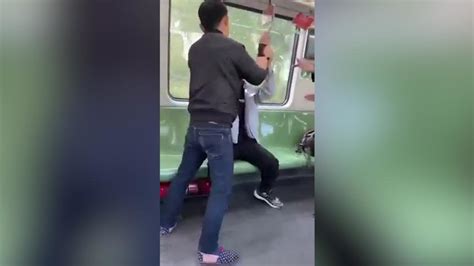 上海地铁一男子持刀和人发生肢体冲突后续：已被警方刑事拘留_凤凰网视频_凤凰网