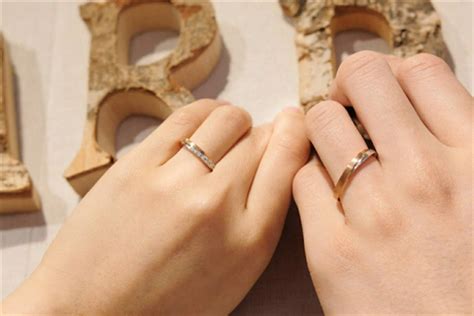 男生小拇指带戒指是什么意思 男士戒指戴法大全 - 中国婚博会官网