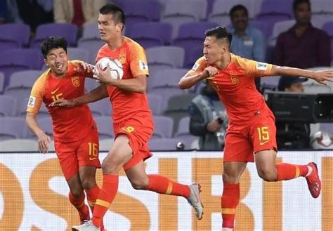 逆转！国足2-1击败泰国晋级8强，33岁中国C罗比武磊还强悍