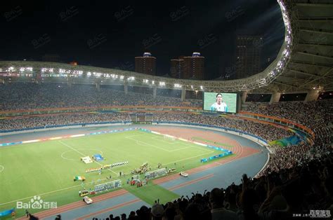 上海体育场有人说可容纳5.6万人看比赛,可又名八万人体育场,为什麽?