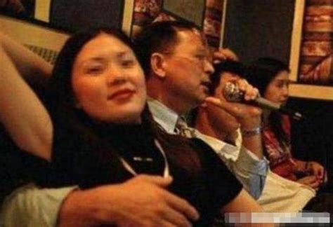 中国第一女贪官案细节披露：40位上司被她迷倒_手机新浪网
