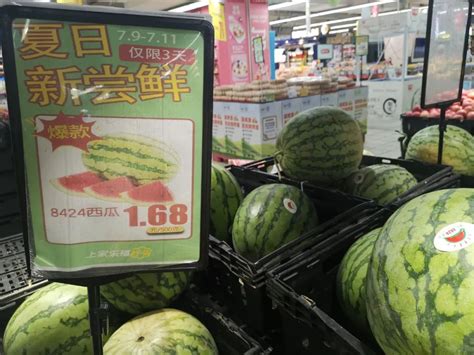 上海西瓜滞销，瓜农哭了：摊贩进不来，西瓜熟透卖不了-长江蔬菜