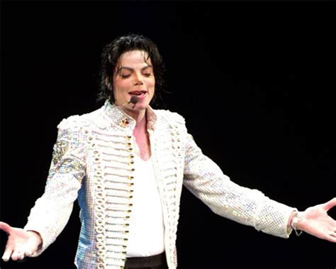 迈克尔·杰克逊(Michael Jackson)专辑封面欣赏(2) - 设计之家