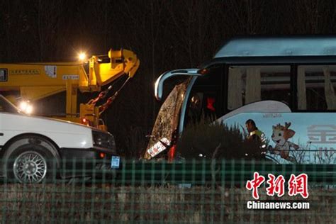 珲乌高速吉林农安境内发生车祸致3死25伤--图片频道--人民网