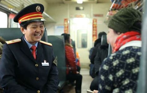 中国最慢绿皮火车：女列车长的最后一年春运_山东频道_凤凰网