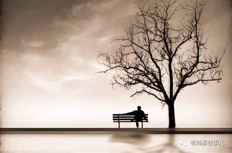 男生一个人孤独落寞的意境图片 但是一定要有影子