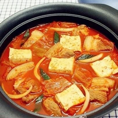 【好吃易做的韩式料理 泡菜五花肉炒饭的做法视频_做法步骤】_下厨房