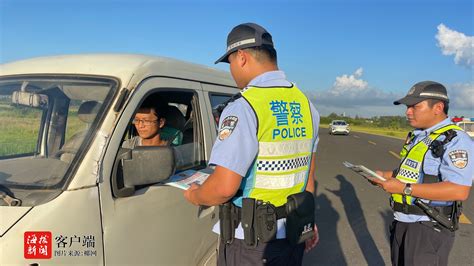 澄迈交警开展环岛旅游公路畅行交通安全巡回宣传活动