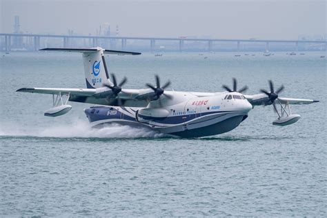 中国自研首款大型水上飞机AG600完成水上首飞_军事_环球网