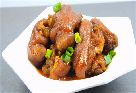最受欢迎的郑州麻辣猪蹄的做法最正宗的做法，其实在家5步就能搞定，好吃不腻还营养 | 说明书网