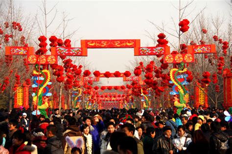 春节旅游新跨越：庙会三大变化 龙年新亮点 _ 视频中国