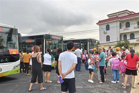 泉港新增3条校园定制公交 家校点对点接送 方便学生上下学