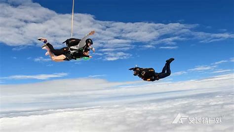 跳伞图片-跳伞的人素材-高清图片-摄影照片-寻图免费打包下载