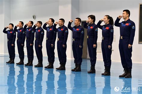 不忘初心 牢记使命 中国航天员集体重温入队誓词--图片频道--人民网