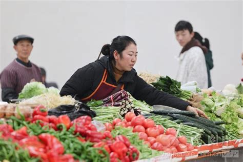 四川宜宾：提升改造乡镇农贸市场-人民图片网