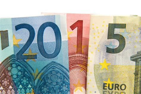 金融货币换人的数字屏上用欧元货币代替汇率高清图片下载-正版图片300403343-摄图网