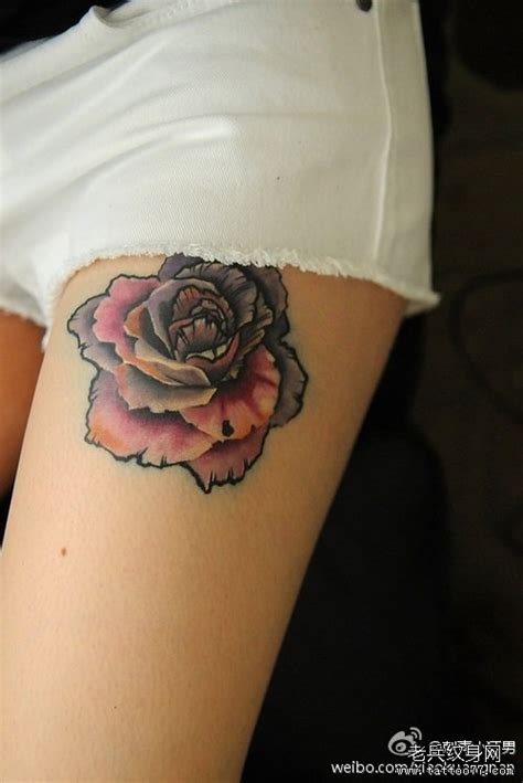 女生腿部时尚好看的玫瑰花纹身图案