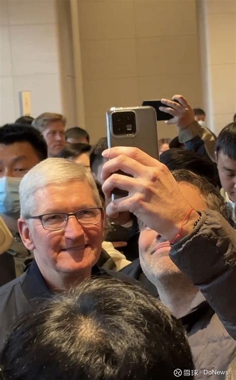 当苹果CEO库克来到北京，面对中国的小米 DoNews3月24日消息（郭睿琦）3月24日下午， 苹果公司 CEO 蒂姆·库克突然现身位于北京三 ...