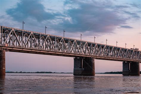 日落时在阿穆尔河上桥俄罗斯高清图片下载-正版图片506161086-摄图网