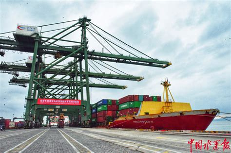 江苏海事局 图片新闻 2022年江阴港船载货运量达4.45亿吨再创历史新高
