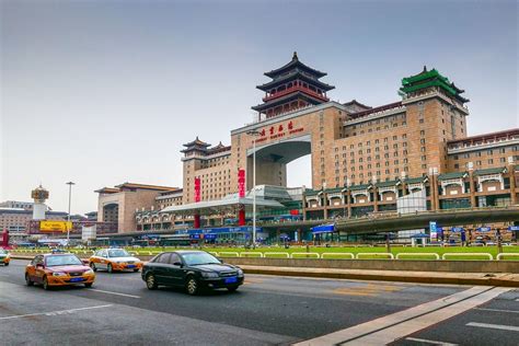 北京站火车回家高清图片下载-正版图片500800050-摄图网