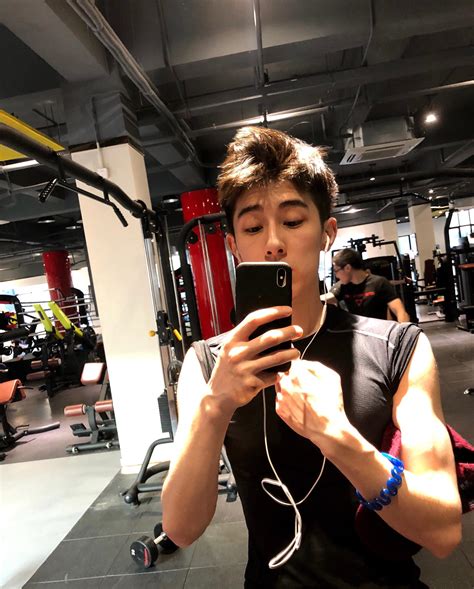 小哥哥的脚图片