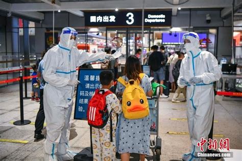 回中国航班54名华人滞留外国机场 当事人亲述新进展