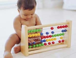 7个月宝宝智力发育的表现 宝宝智力发育的高峰期 _八宝网