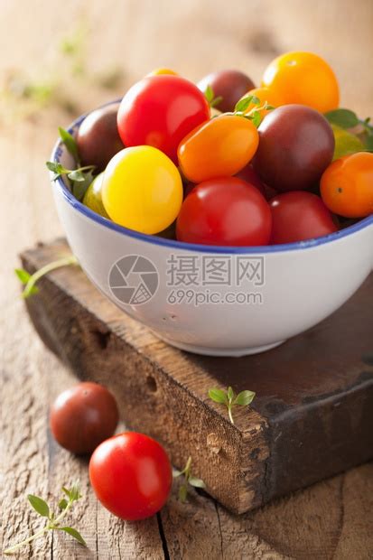 新鲜果蔬彩色西红柿食材摄影图配图高清摄影大图-千库网