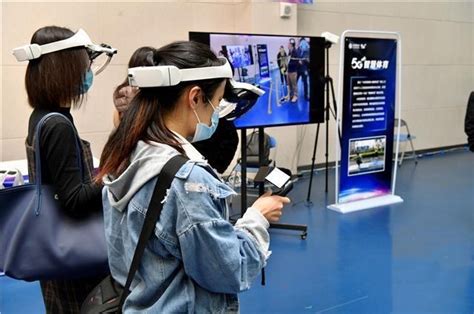 智慧教室、VR实验操作、生态课堂……成都高新区打造5所5G未来学校 - 封面新闻