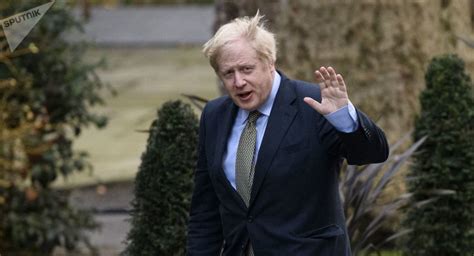 英国首相约翰逊在防疫限制放宽后理发并去酒吧 - 俄罗斯卫星通讯社