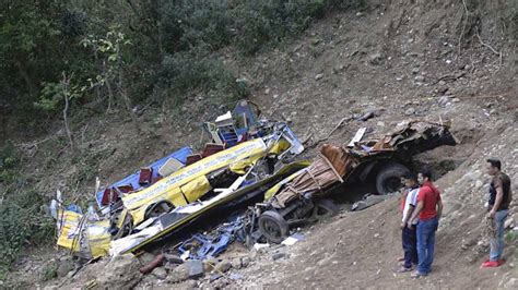 造成19人死伤！印控克什米尔地区一客车坠入深谷_凤凰网视频_凤凰网