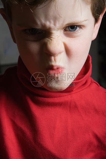 做鬼脸的男孩高清图片下载-正版图片501486390-摄图网