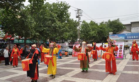 信达文化大庙会摄影展在陕西渭南临渭区前进路东信达广场举行