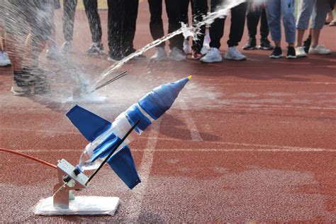 “放飞思想，翱翔天际”---机电工程学院2019年水火箭大赛