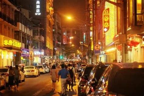 这60张街拍里 看见慢下来的上海_凤凰网旅游_凤凰网