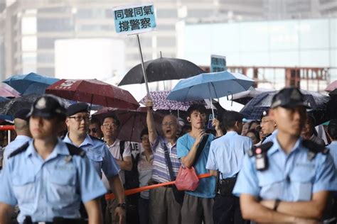 香港全民撑警！市民赴警署支持警察：是时候站出来了