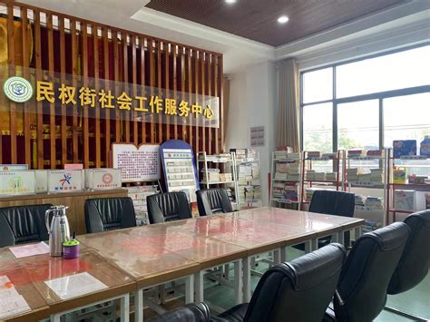 江汉区医保局在香江社区开展“江汉区医保政策宣传进社区”活动