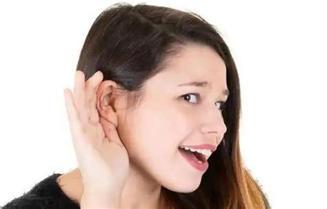 耳朵对于声音识别的原理_人们常说的听声辨位就是人们在听到声音以后，能辨别出声音是从哪个方向传播过来的，而声音在不同环境下传播的又不一样，这就是 ...