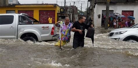 巴西大雨在南部诸州引发洪水 5万余人紧急撤离-搜狐新闻