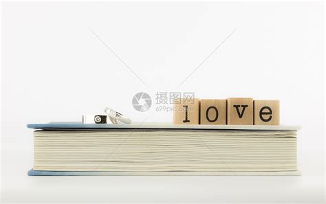 关于爱情的书籍有哪些：5本描写爱情和婚姻的书籍推荐 | 潇湘读书社