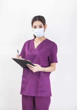 穿着紫色护士服的女护士,各行各业,人物百态,摄影,汇图网www.huitu.com