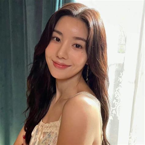 女爱豆权恩妃图片