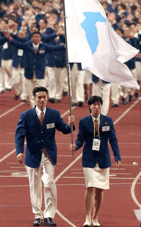 朝鲜体育代表团抵韩参加世界大学生运动会(图)